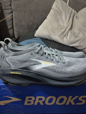 Brooks Adrenaline GTS 25 Men’s Size 15 Primer Grey Ebony Jasmine NIB